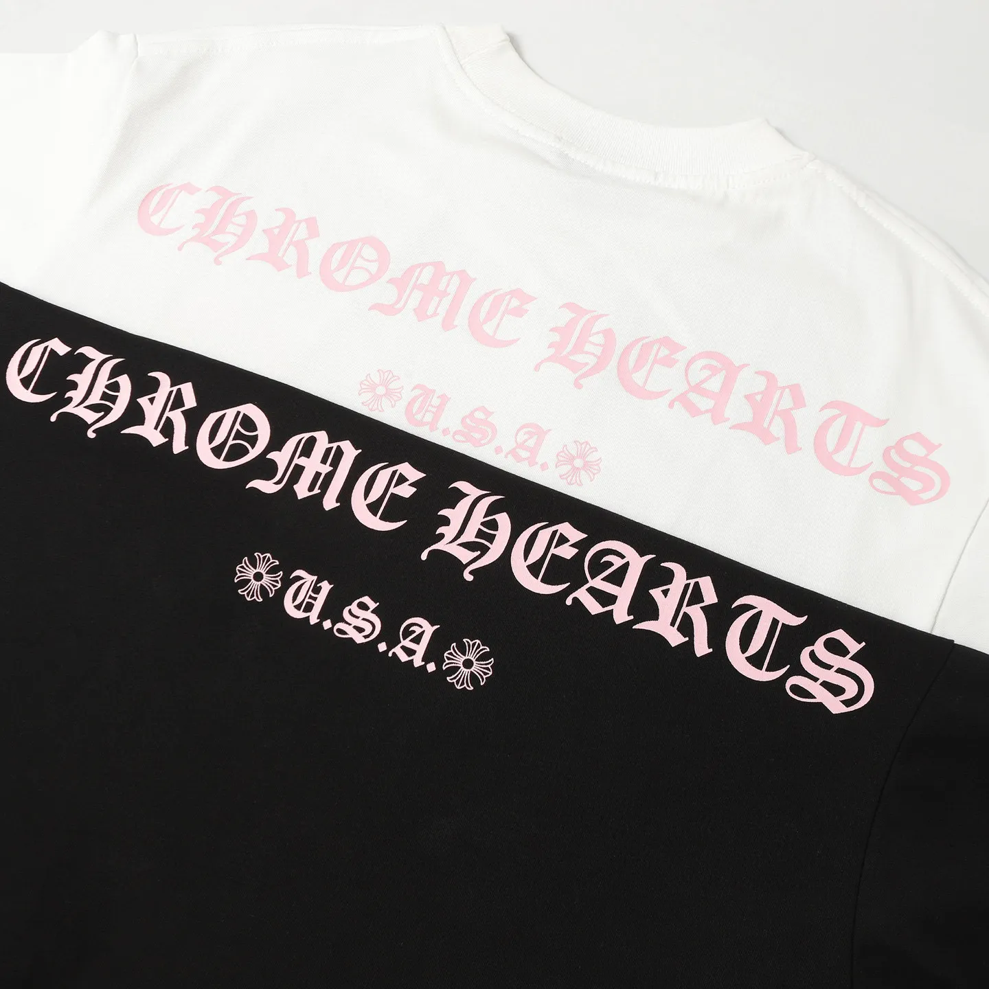 🅿️170 CHROME HEARTS/Chrome Heart CH Sanskrit printed short-sleeved T-shirt The fabric is made of 280g heavy combed cotton, customized with 32 count 1*1 threads, and washed twice for ready-to-wear. The fabric is comfortable and skin-friendly without any strange feeling. Custom-dyed fabric, with high textile density, good drape, and not easy to deform. The thick texture and tight spinning process will not affect the breathability of the fabric. The color saturation is very high. Imported digital direct-injection printing technology. A versatile and good-looking short-sleeve. The loose version covers the flesh and makes you look slimmer. It is the same style for men and women. It has three complete standards. Color: Black-White Size: XS-L